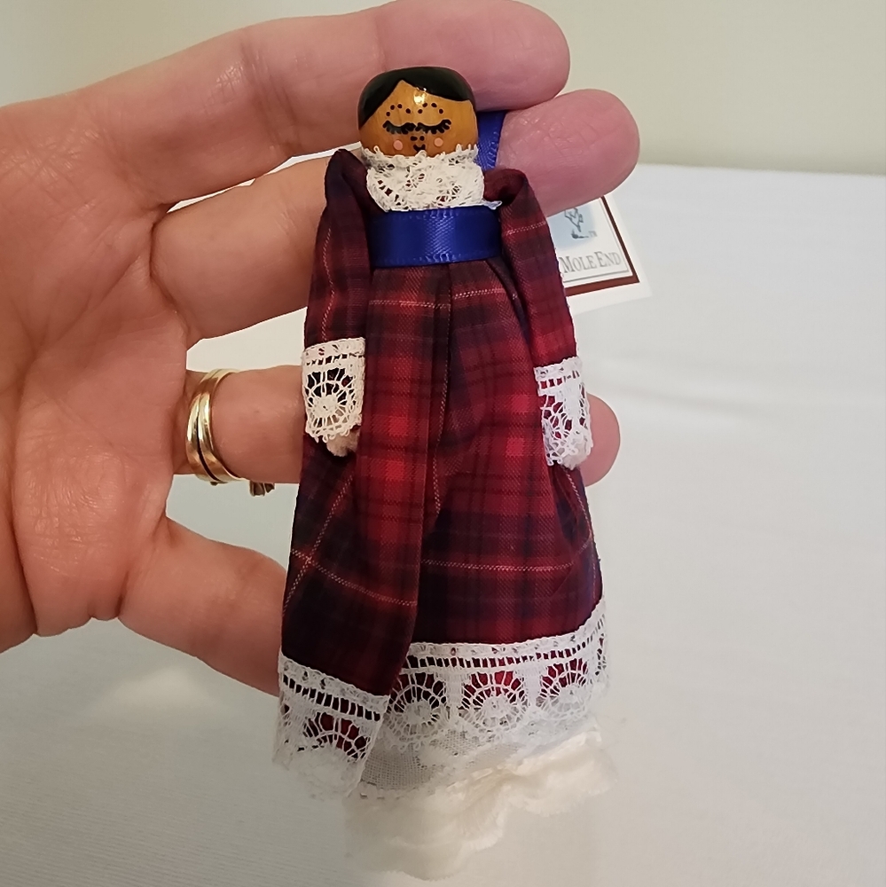 Mole End sizzor, pin cushion doll